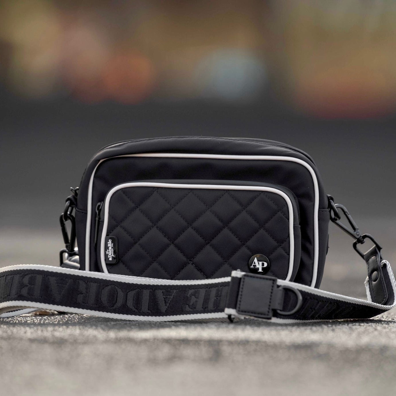 Quilted Dog Walking Shoulder Bag - Black