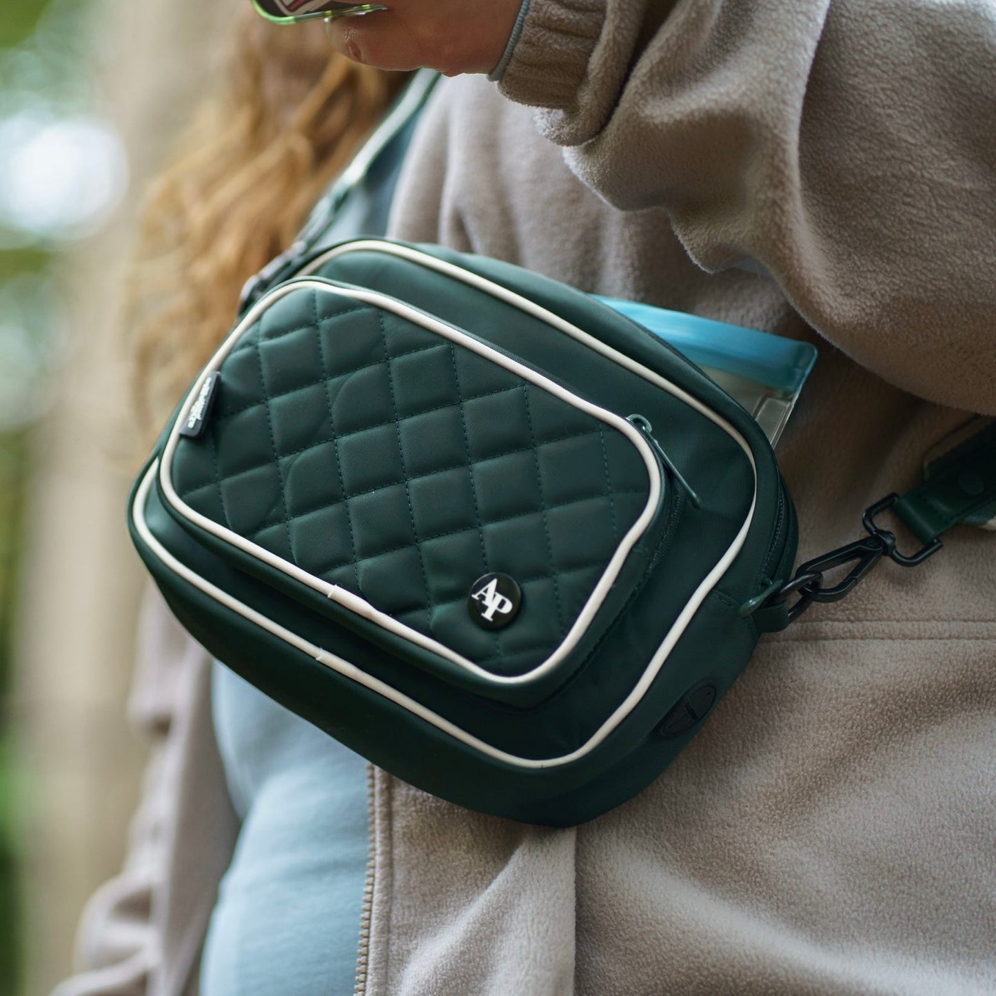 Quilted Dog Walking Shoulder Bag - Hunter Green