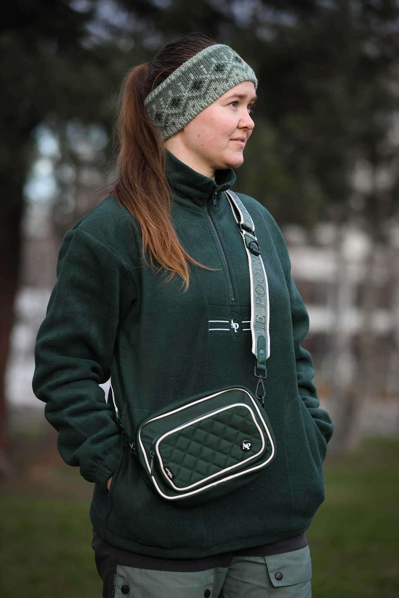 Quilted Dog Walking Shoulder Bag - Hunter Green