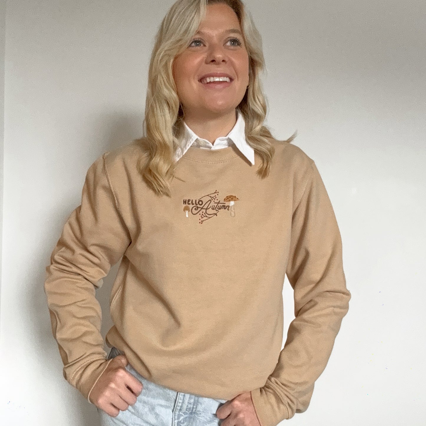 Embroidered Lightweight Sweatshirt - Mulberry Mushrooms - Sand