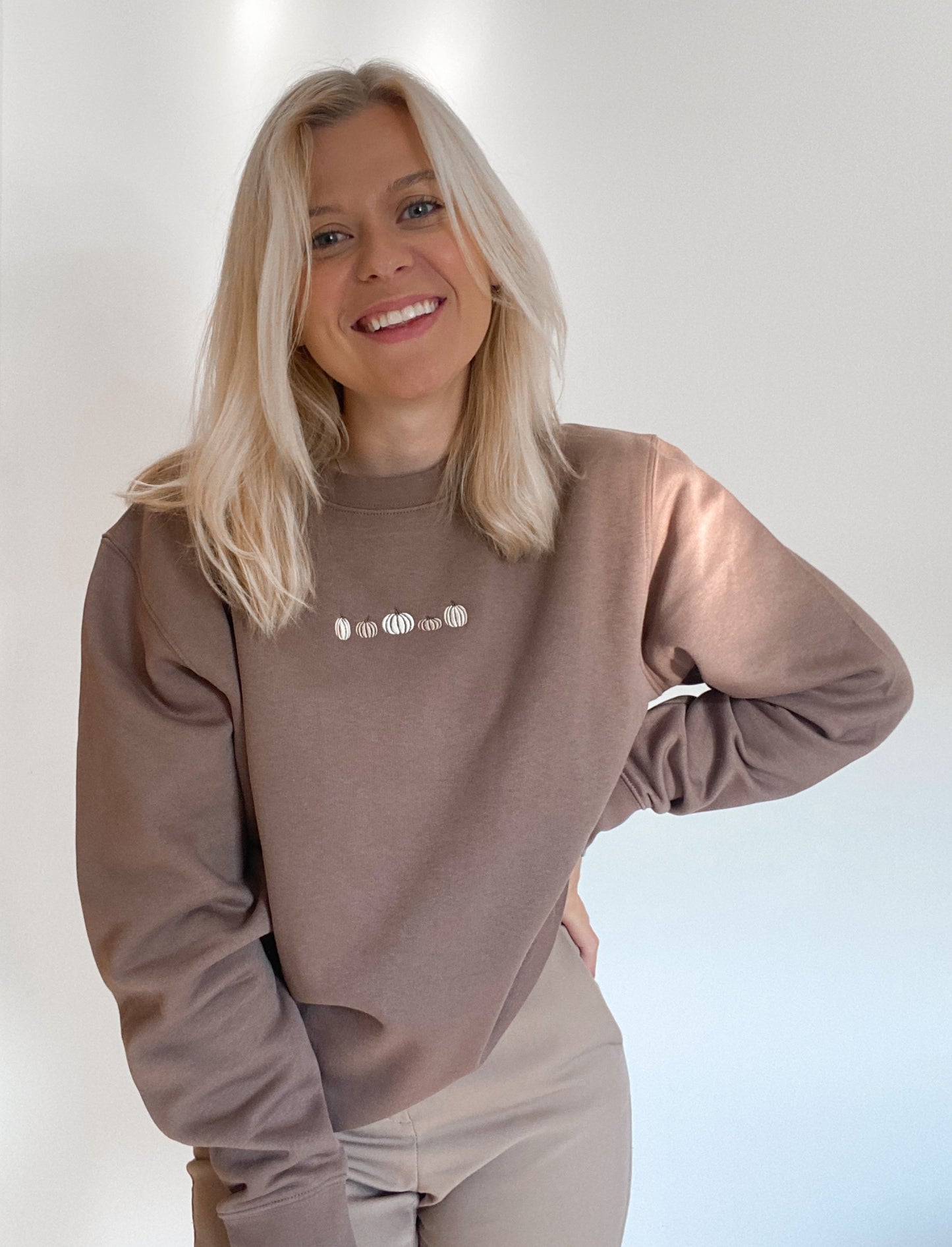 Embroidered Signature Sweatshirt - Autumn Pumpkins - Mocha